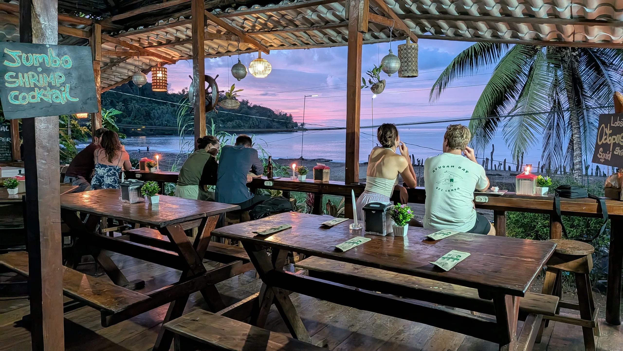 A beachfront table looking out over the sea in Drake Bay